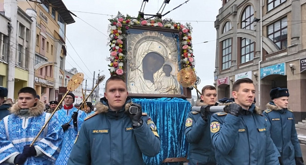 В Иванове прошел Крестный ход в честь Казанской иконы Божией Матери